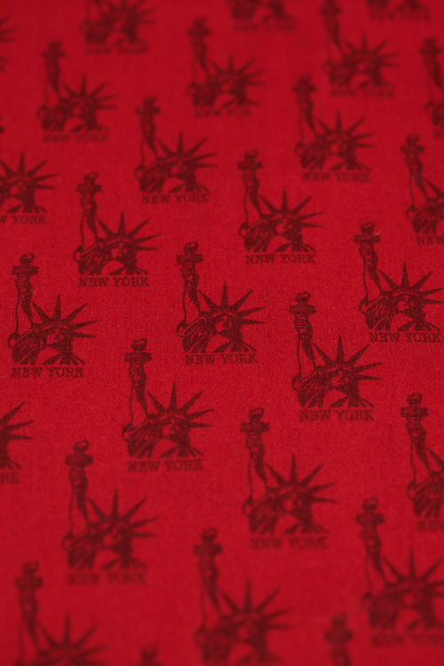 Ткань "Statue of Liberty" на красном 