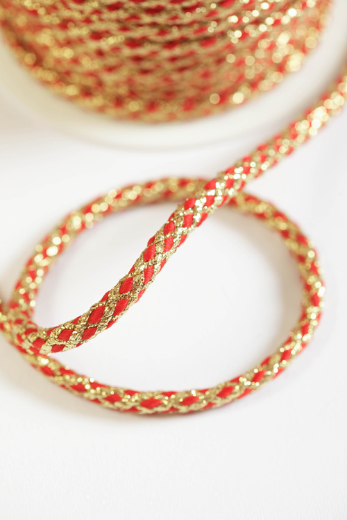 Шнур плетеный, золото с красным, 7 мм 