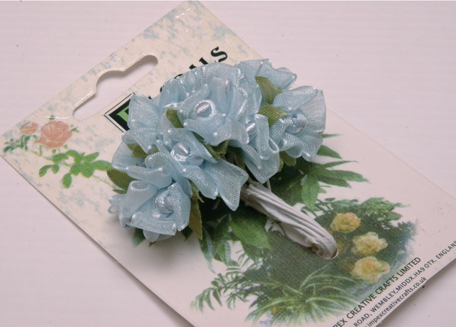 Букет цветов из лент, голубой 