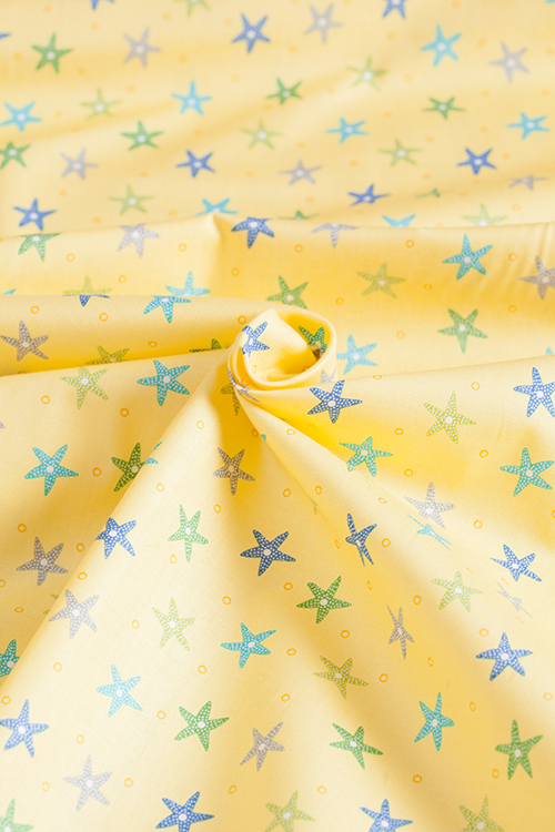 Ткань "Little Squirt" звезды на желтом 